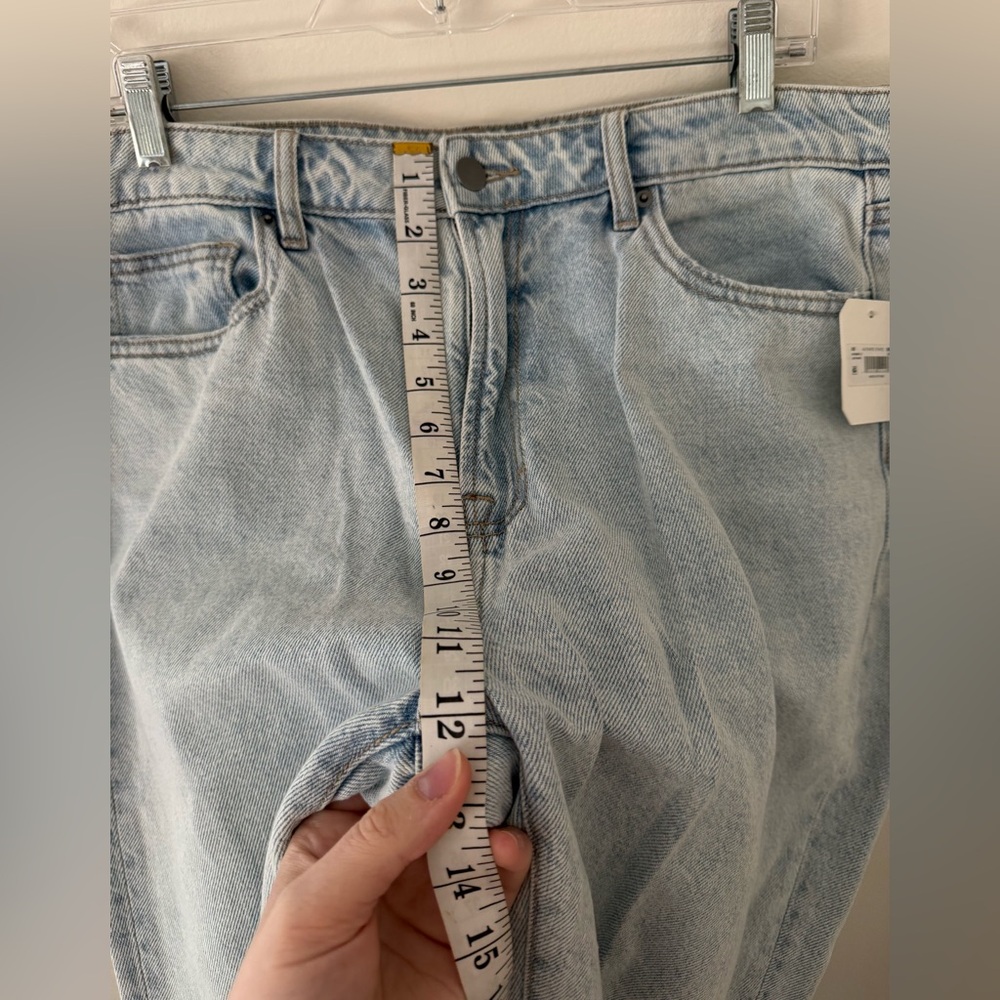 Altar'd State NWT Boyfriend Jeans Size 31 (12) Light Blue Denim Wash Distressed - Picture 9 of 10